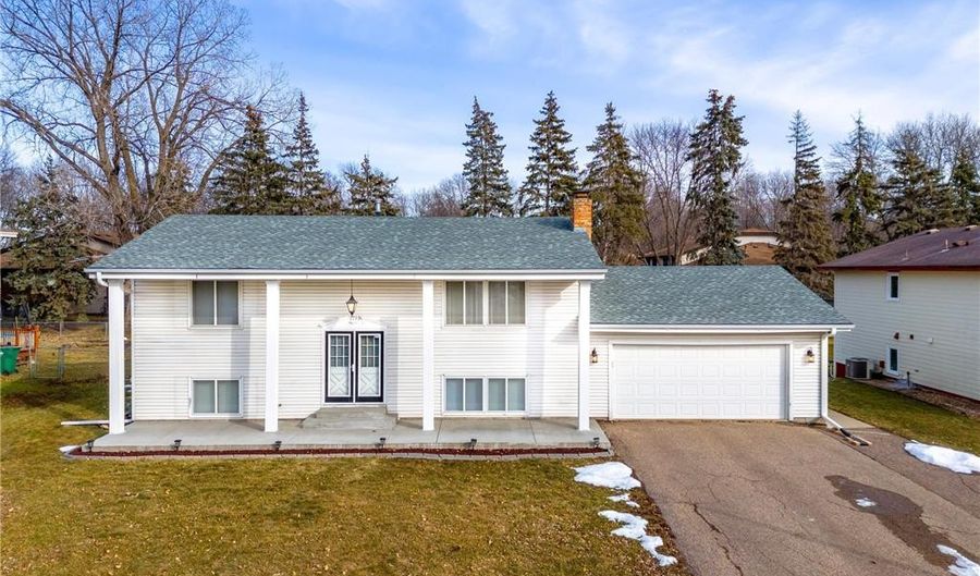 7740 Abbott Ave N, Brooklyn Park, MN 55443 - 4 Beds, 2 Bath