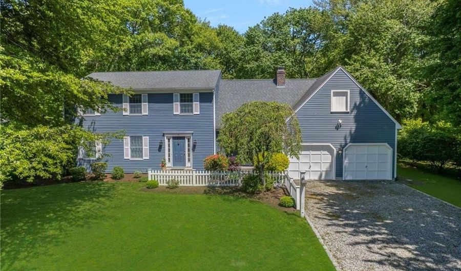 15 Secluded Dr, Narragansett, RI 02882 - 4 Beds, 3 Bath