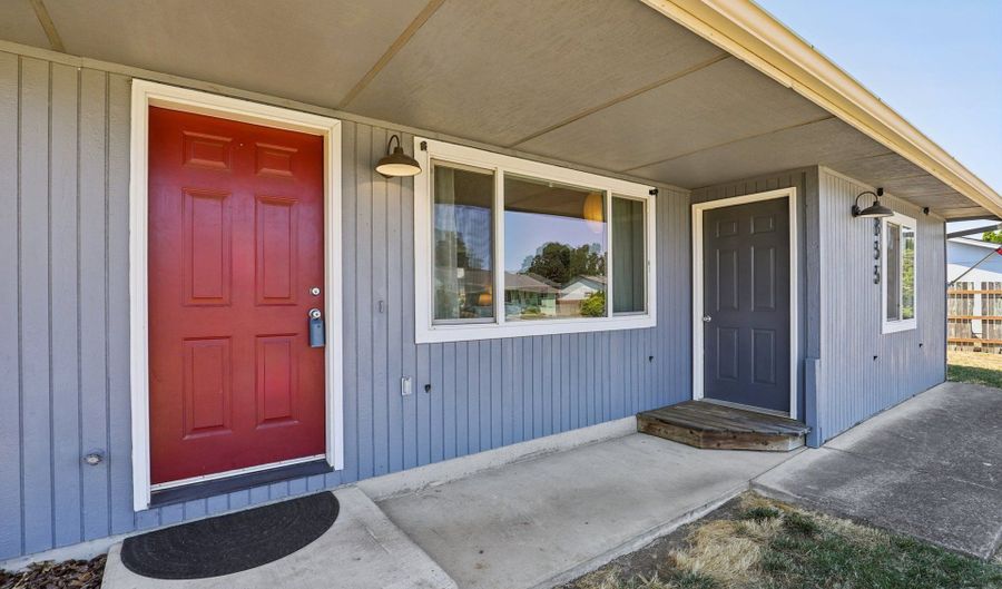 855 N 8TH St, Aumsville, OR 97325 - 3 Beds, 1 Bath