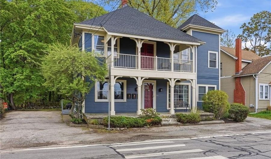 192 Washington Rd, Barrington, RI 02806 - 5 Beds, 3 Bath
