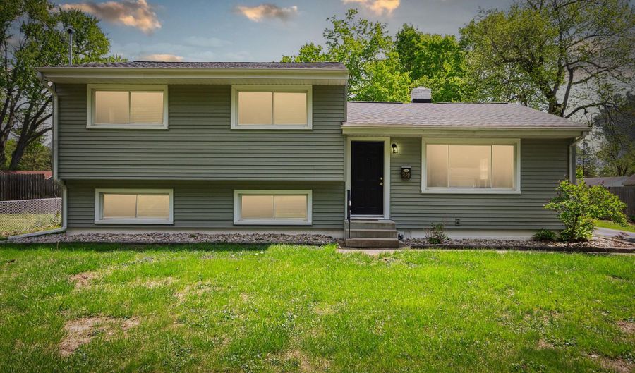 339 S Madison St, Adrian, MI 49221 - 4 Beds, 2 Bath