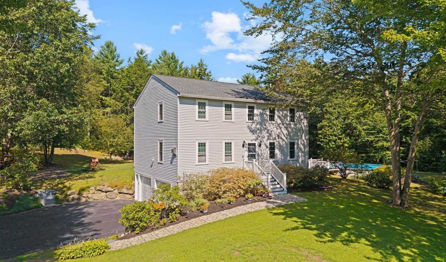 23 Holman Way, Chester, NH 03036 - 3 Beds, 3 Bath