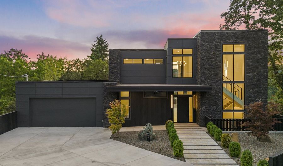 985 SE RIMROCK Ln, Milwaukie, OR 97267 - 4 Beds, 4 Bath