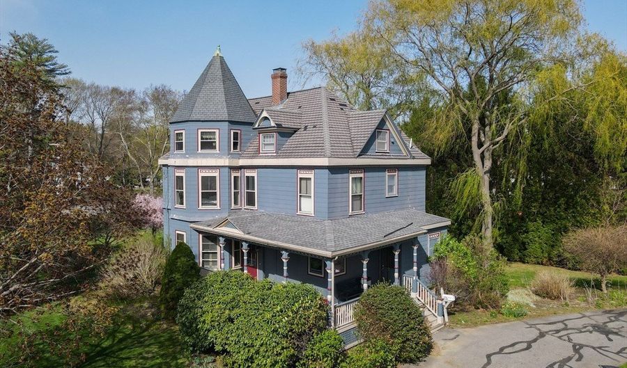 50 Portsmouth Rd, Amesbury, MA 01913 - 5 Beds, 3 Bath