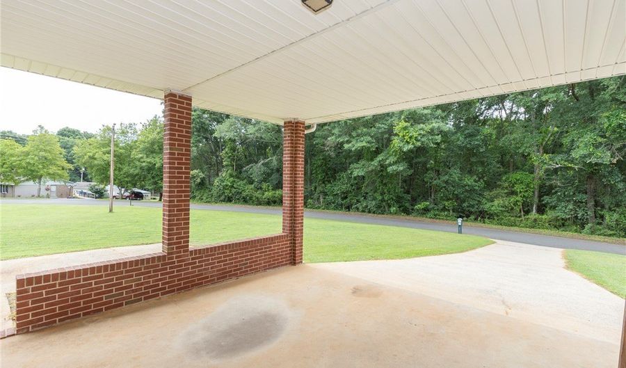 1020 Bern Cir, Anderson, SC 29626 - 3 Beds, 2 Bath