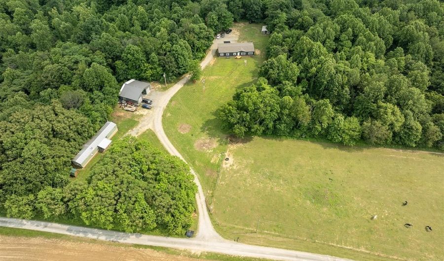 136 Martin Cemetery Rd 130 Martin Cemetery Rd., Beaumont, KY 42124 - 6 Beds, 2 Bath