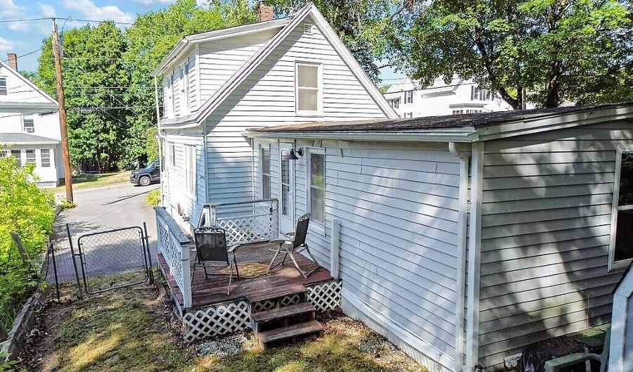 32 Murray St, Augusta, ME 04330 - 2 Beds, 1 Bath
