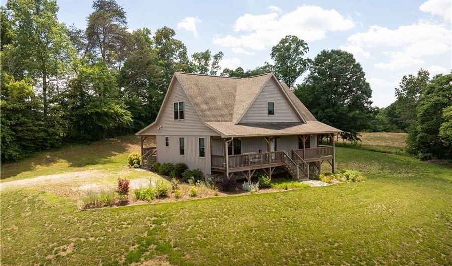 186 Pipers Creek Trl, Ararat, NC 27007 - 3 Beds, 3 Bath