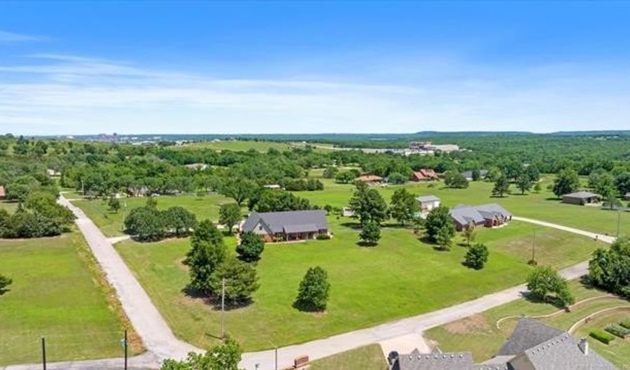 201 County Road 3006, Bartlesville, OK 74003 - 4 Beds, 5 Bath