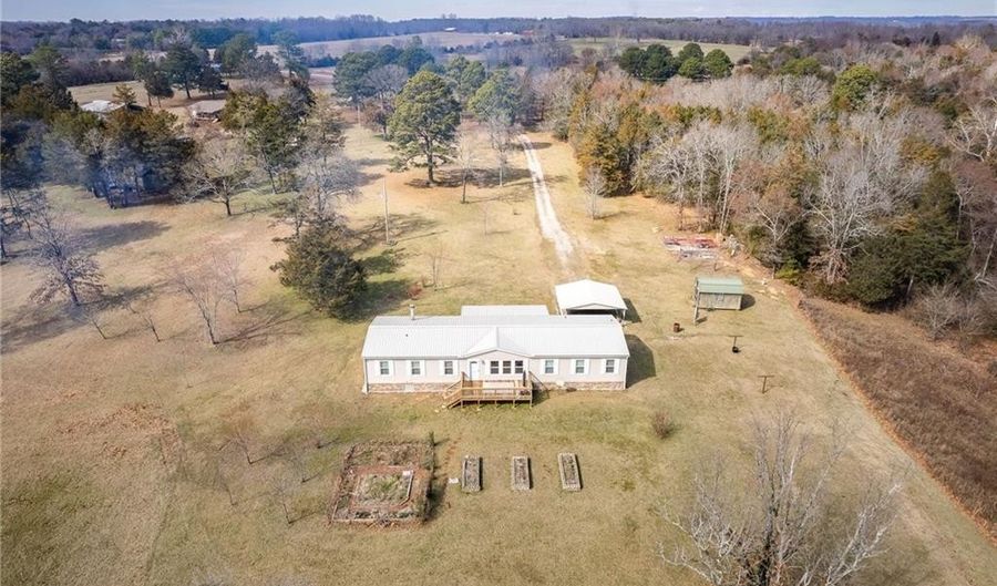 7511 Old Graphic Rd, Alma, AR 72921 - 4 Beds, 2 Bath