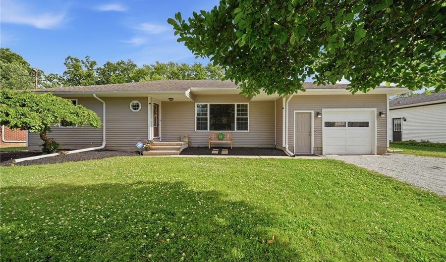 734 Knollwood Dr, Ashtabula, OH 44004 - 3 Beds, 2 Bath