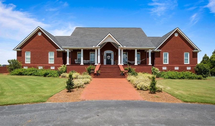 240 Community House Rd, Barnesville, GA 30204 - 3 Beds, 4 Bath