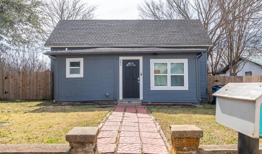 203 W Purdom Ave, Alvarado, TX 76009 - 3 Beds, 2 Bath