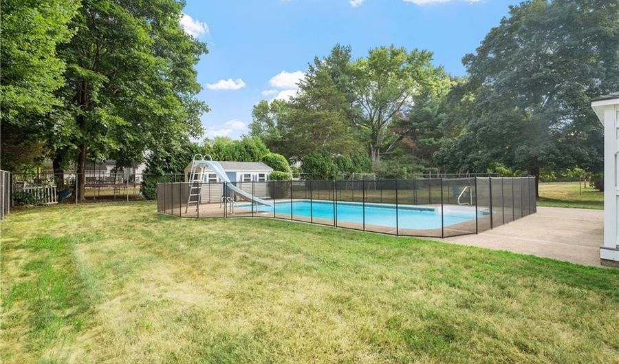 41 Thomas Leighton Blvd, Cumberland, RI 02864 - 3 Beds, 2 Bath