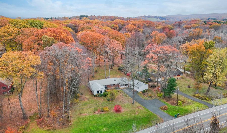 23 Loeffler Rd, Bloomfield, CT 06002 - 4 Beds, 3 Bath