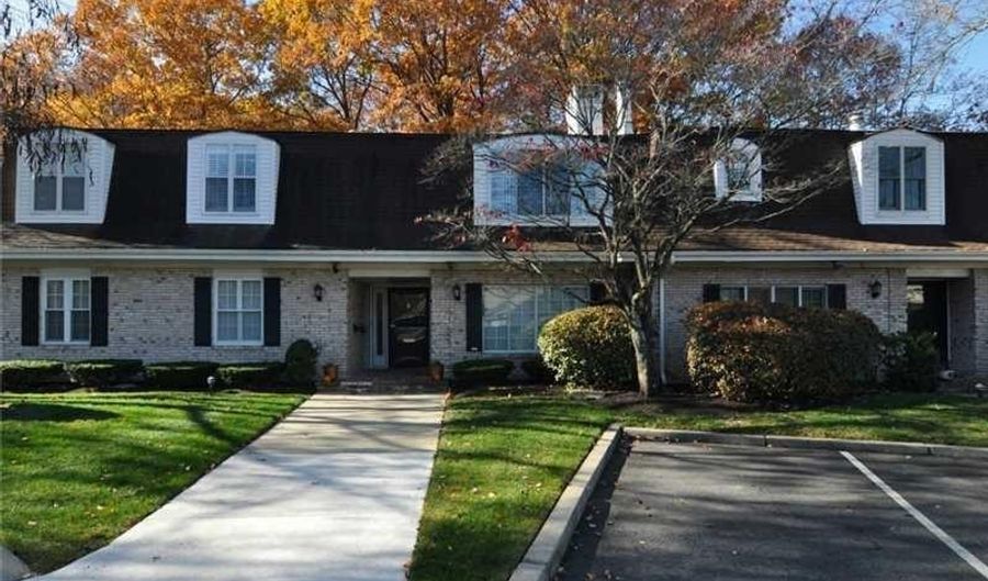 77 HOFFMAN Ave C, Cranston, RI 02920 - 3 Beds, 2 Bath