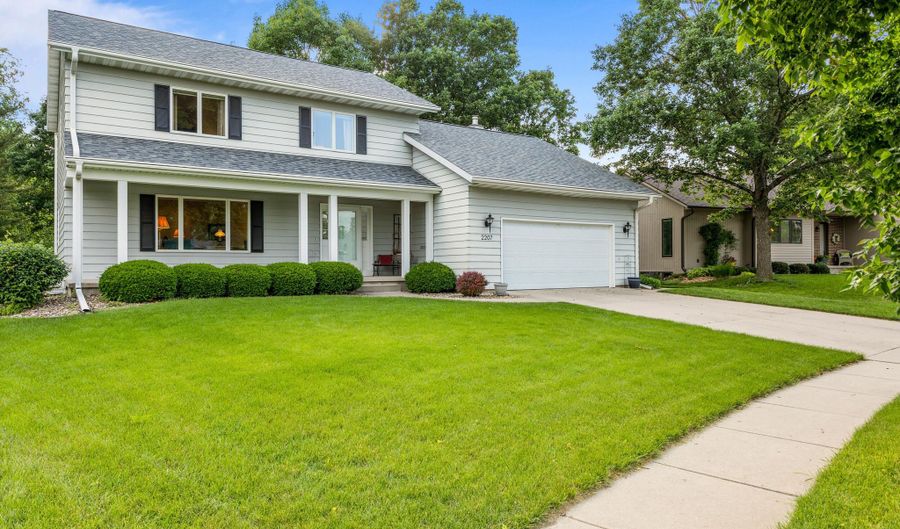 2207 Buchanan Dr, Ames, IA 50010 - 3 Beds, 4 Bath