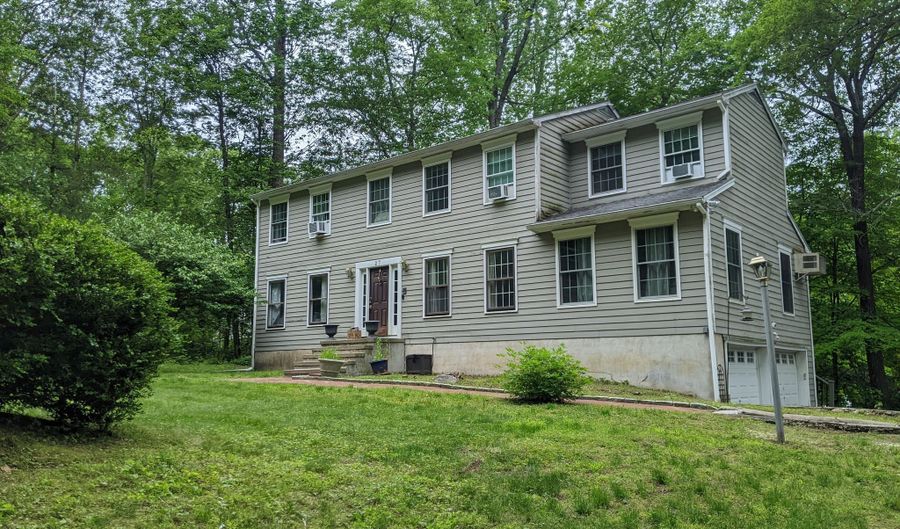 27 Katrina Cir, Bethel, CT 06801 - 4 Beds, 3 Bath