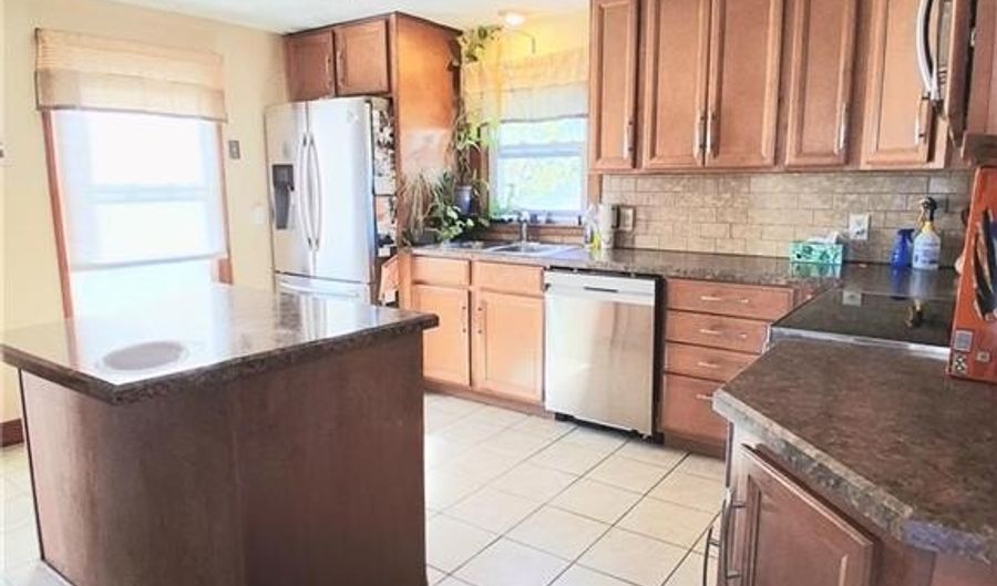 46 Bowen St, Cumberland, RI 02864 - 3 Beds, 2 Bath
