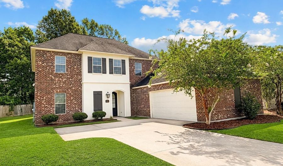 15565 Babblingbrook Dr, Baton Rouge, LA 70816 - 5 Beds, 3 Bath