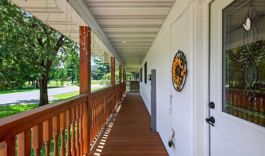 5611 Wazeecha Ave, Wisconsin Rapids, WI 54494 - 3 Beds, 3 Bath