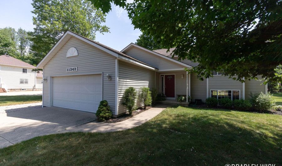 11342 56th Ave, Allendale, MI 49401 - 4 Beds, 2 Bath