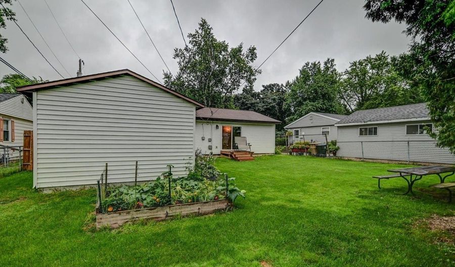 3909 Hynek Rd, Madison, WI 53714 - 2 Beds, 1 Bath