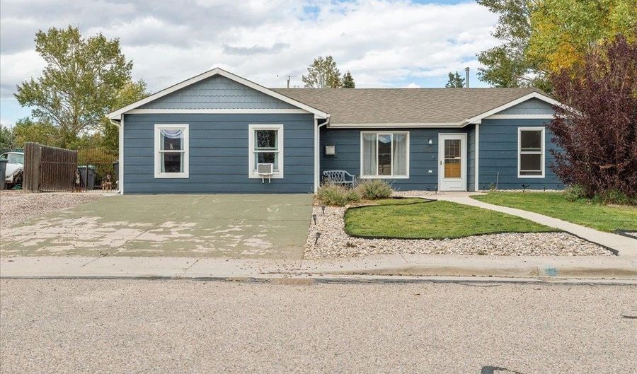 5247 PANORAMA Dr, Cheyenne, WY 82009 - 3 Beds, 2 Bath