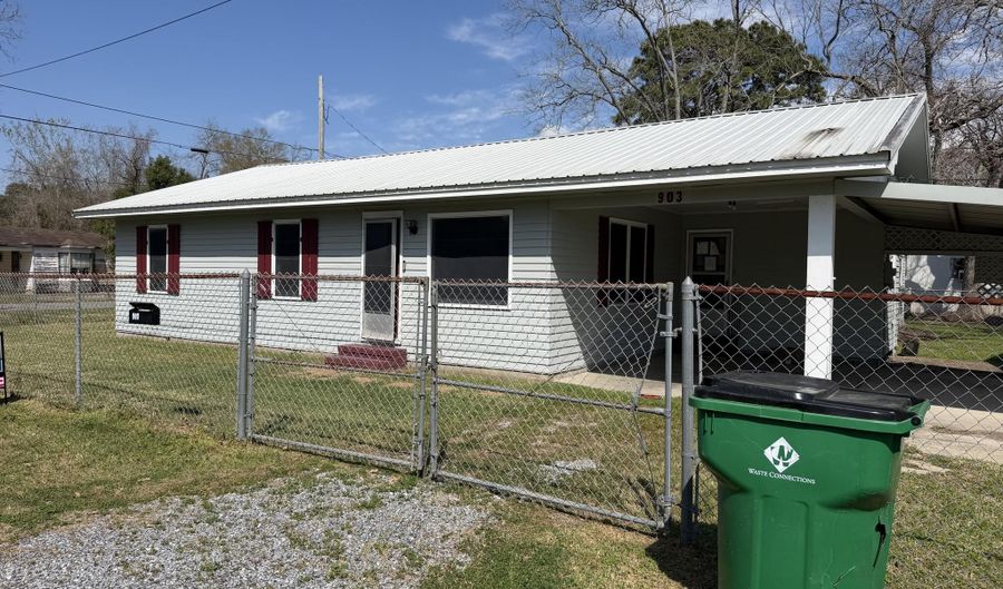 903 Chevis St, Abbeville, LA 70510 - 3 Beds, 1 Bath