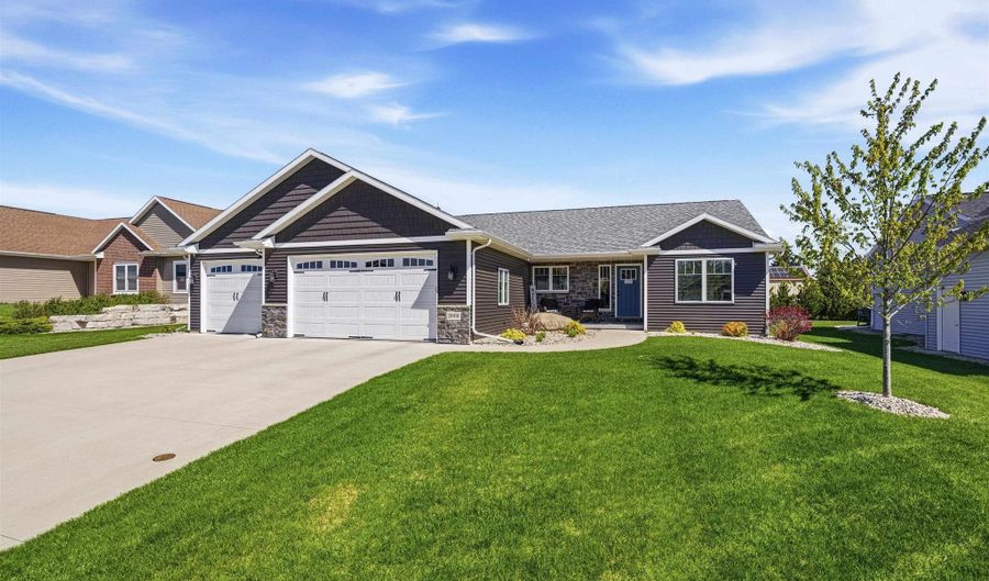 2660 W FALLEN OAK Dr, Appleton, WI 54913 - 3 Beds, 2 Bath
