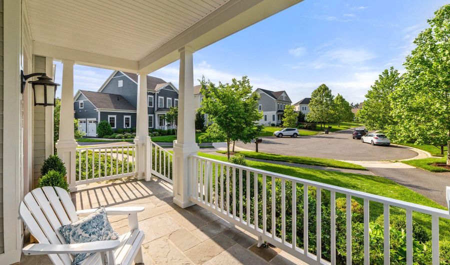 23721 SAFFLOWER Ct, Ashburn, VA 20148 - 6 Beds, 5 Bath