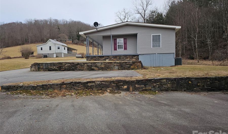 656 Water St, Bakersville, NC 28705 - 2 Beds, 2 Bath