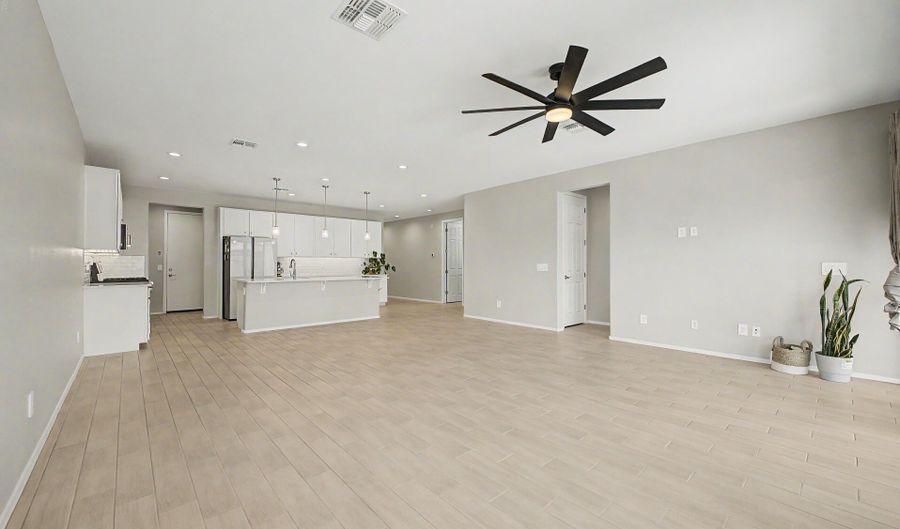 913 S 108TH Ave, Avondale, AZ 85323 - 3 Beds, 2 Bath