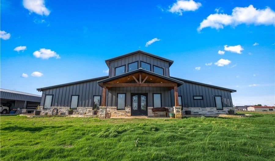 12093 Sulphur Springs Rd, Adkins, TX 78101 - 5 Beds, 4 Bath