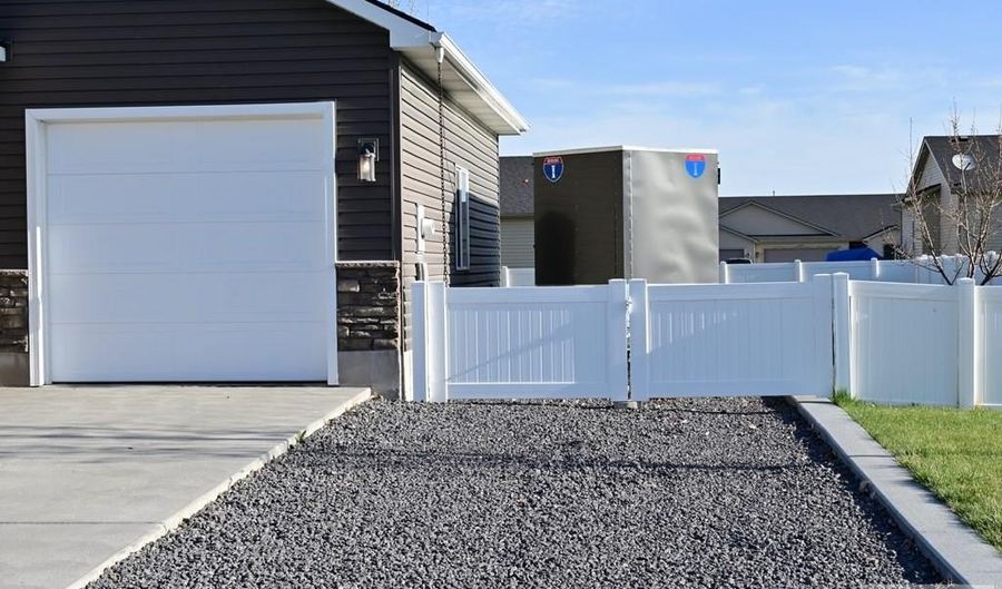 4213 Barton Ln, Ammon, ID 83406 - 6 Beds, 3 Bath
