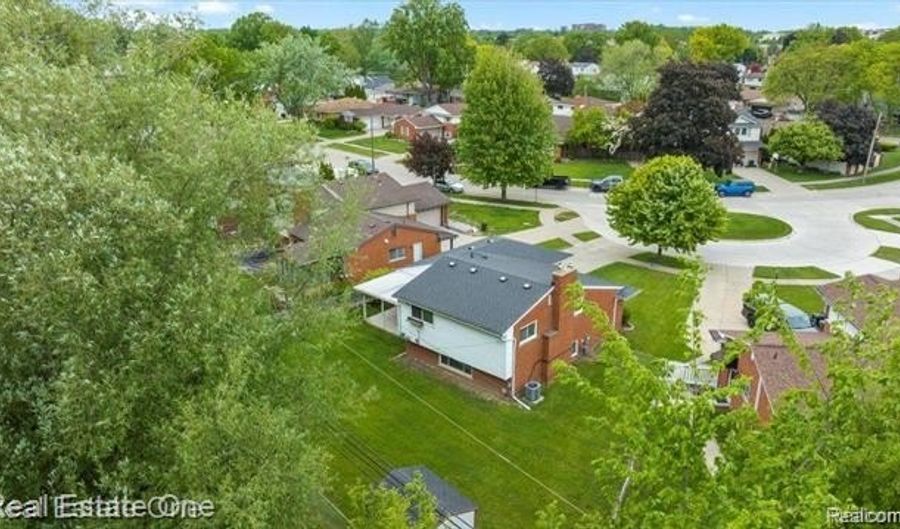 16917 CICOTTE Ave, Allen Park, MI 48101 - 3 Beds, 2 Bath