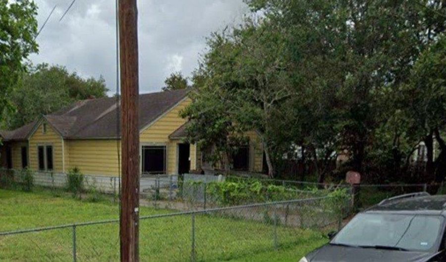 515 E 4th St, Alice, TX 78332 - 4 Beds, 6 Bath