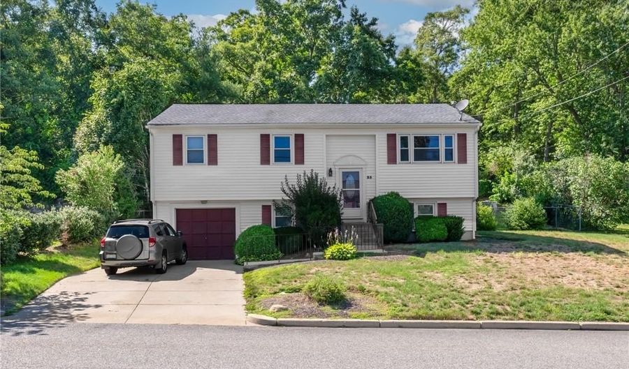 35 Sycamore Dr, Cranston, RI 02921 - 3 Beds, 1 Bath