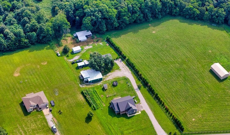 324 T Barnett Rd, Auburn, KY 42206 - 3 Beds, 2 Bath