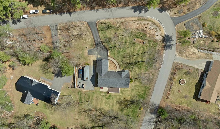 22 Fairway Dr, Ashland, NH 03217 - 2 Beds, 3 Bath