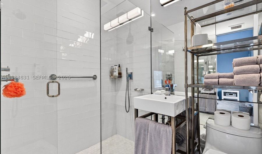 10178 Collins Ave 208, Bal Harbour, FL 33154 - 1 Beds, 1 Bath