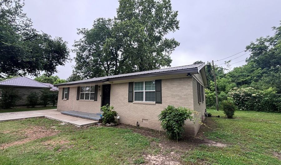 125 Vance St, Batesville, MS 38606 - 3 Beds, 2 Bath
