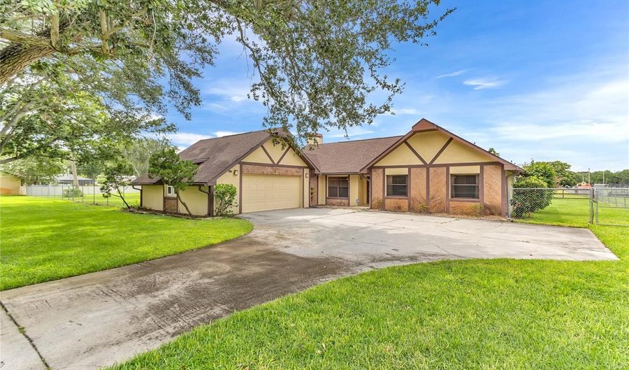 907 KRISTINA Ct, Auburndale, FL 33823 - 5 Beds, 23 Bath