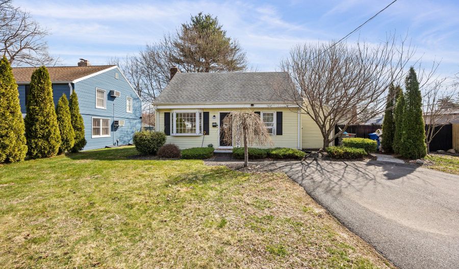 316 King St, Bristol, CT 06010 - 3 Beds, 1 Bath