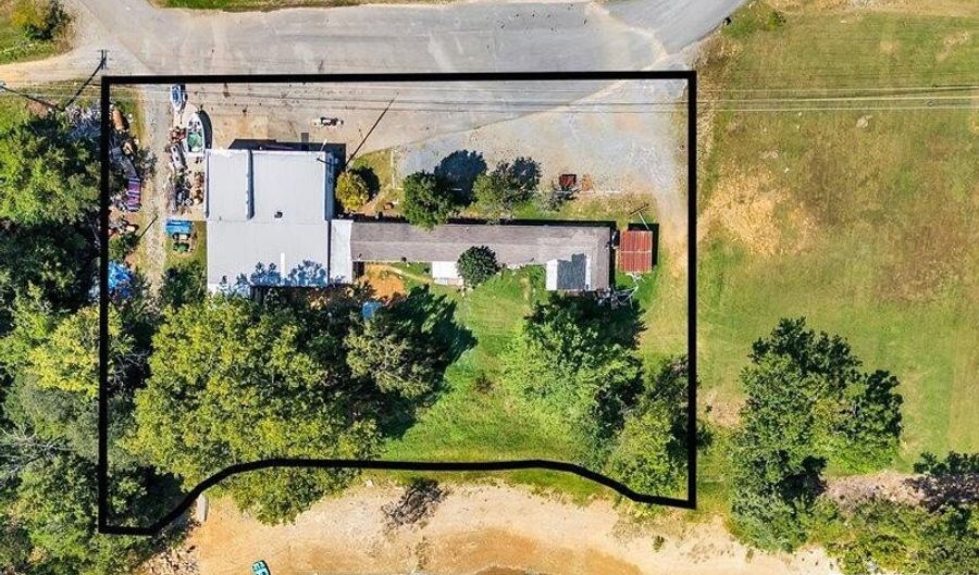 2271 Broadway Dr, Bean Station, TN 37708 - 1 Beds, 2 Bath