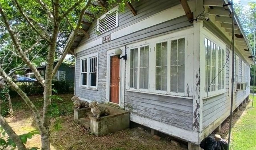 918 W 10TH St, Bogalusa, LA 70427 - 2 Beds, 2 Bath