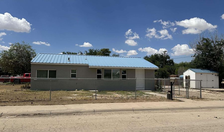 910 S 4th St, Artesia, NM 88210 - 3 Beds, 1 Bath
