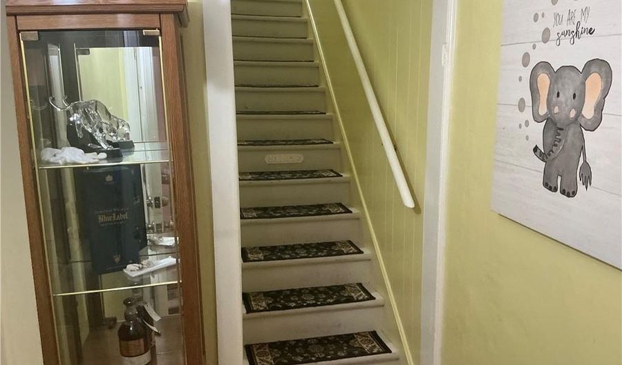 24 Elmhurst Ave 2, Cranston, RI 02920 - 2 Beds, 1 Bath