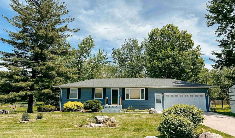 510 N Vine St, Agency, IA 52530 - 4 Beds, 2 Bath