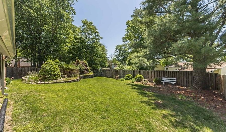 716 Reinke Rd, Ballwin, MO 63021 - 5 Beds, 3 Bath